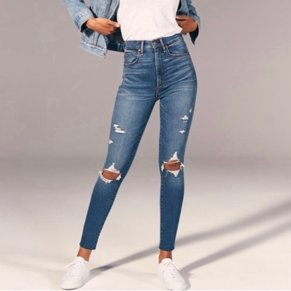 Abercrombie Women's Blue Distressed Jeans